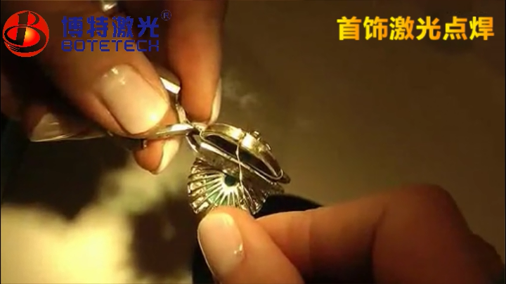 金屬激光焊接機(jī) 金屬激光焊接機(jī)