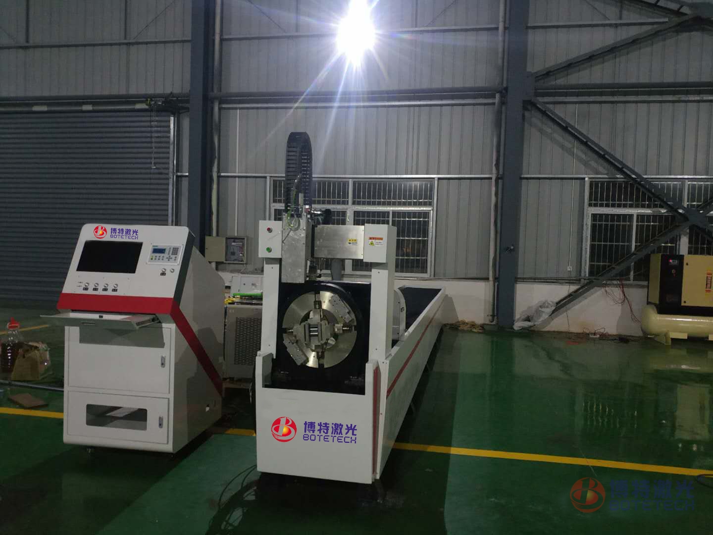 圓管激光切管機(jī) 圓管激光切管機(jī)